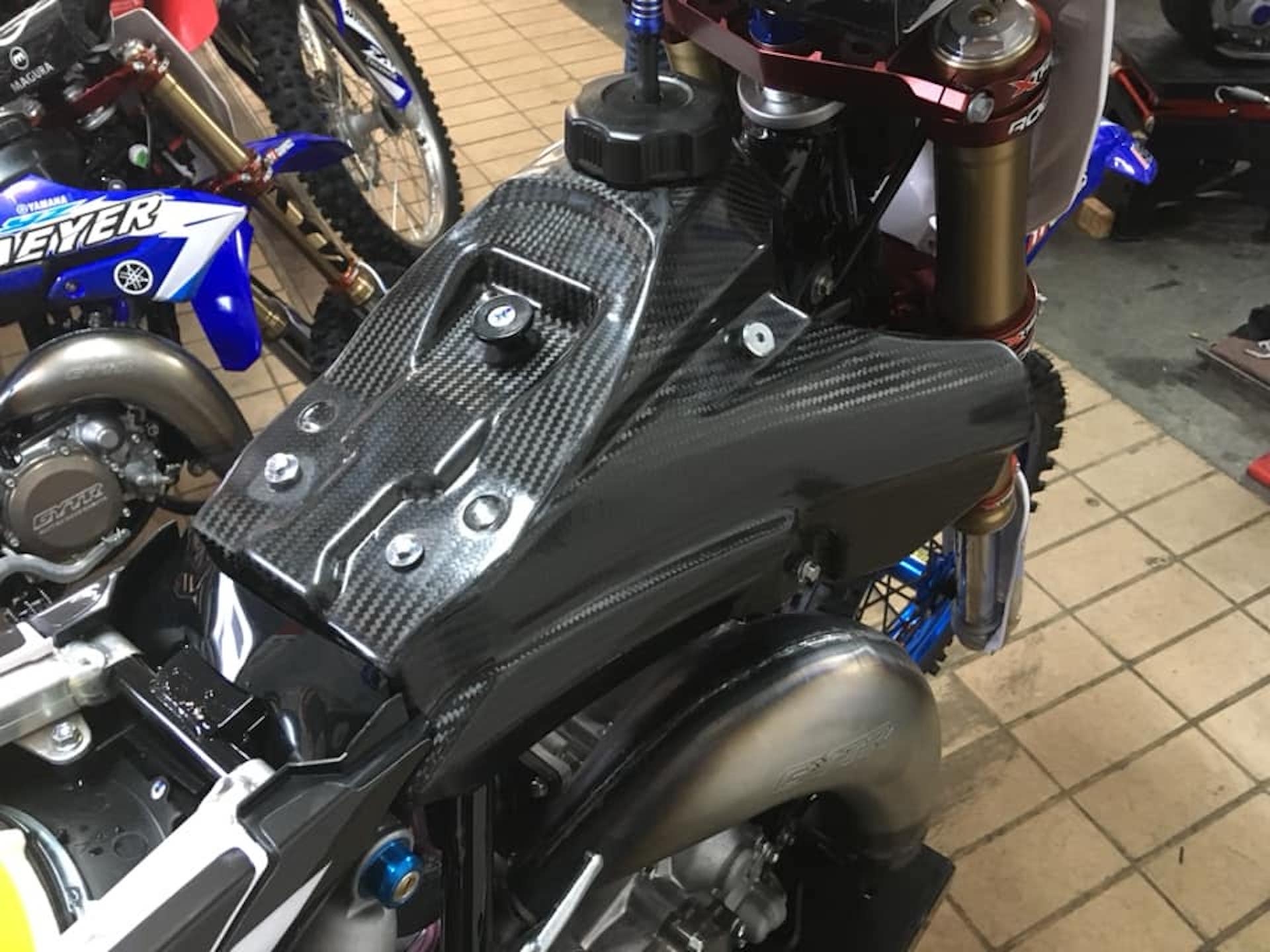 Yamaha Tank mit Carbonteil - Carbon Sigl